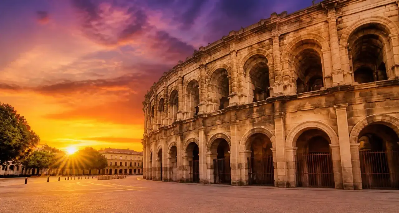 Arènes de Nîmes au coucher du soleil
