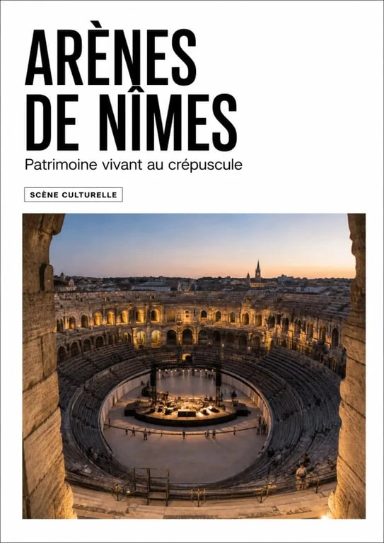 Spectacle arènes de Nîmes dans l’amphithéâtre romain au coucher du soleil