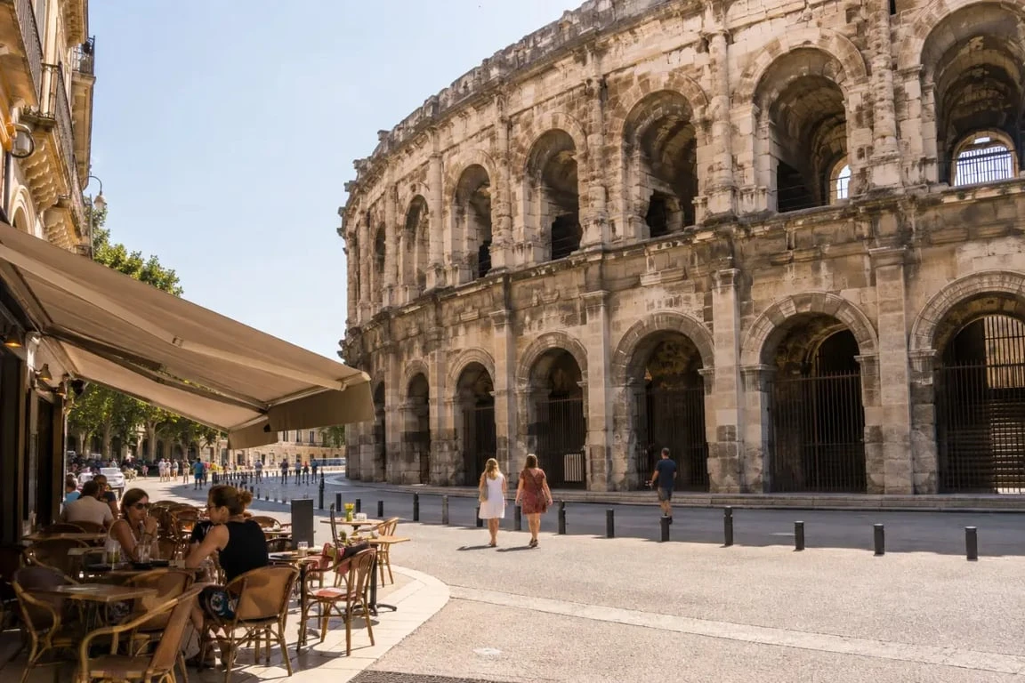 Bistrot des Arènes à Nîmes près des Arènes romaines et de la rue Bigot